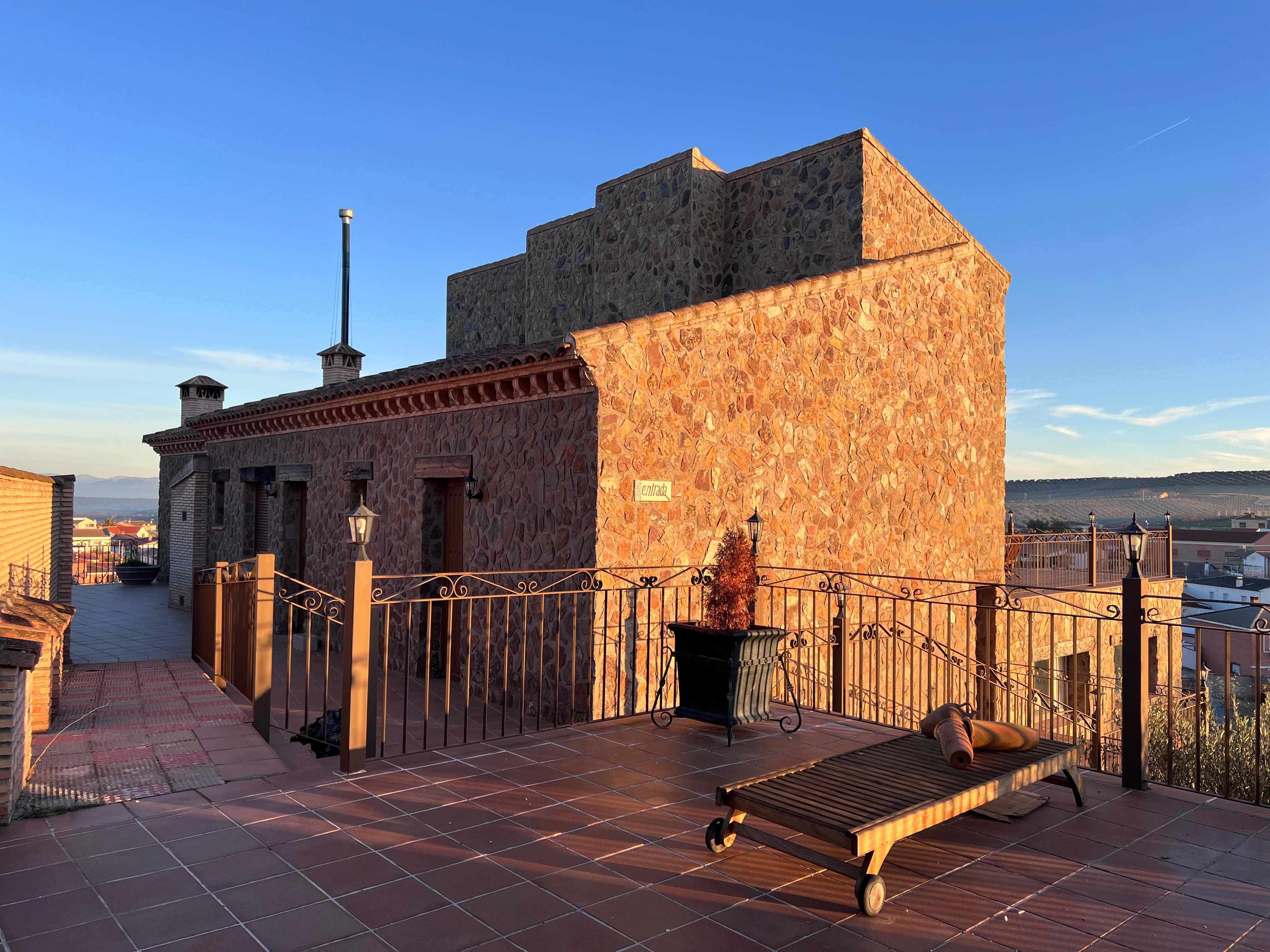 Terrazas y exteriores de la casa rural El Señorío de Valdepusa